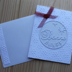Carte artisanale "Glacée de Bonne Année" – carte embossée, ruban rouge, enveloppe