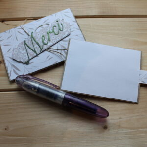 Carte étui- feuillage sur fond blanc