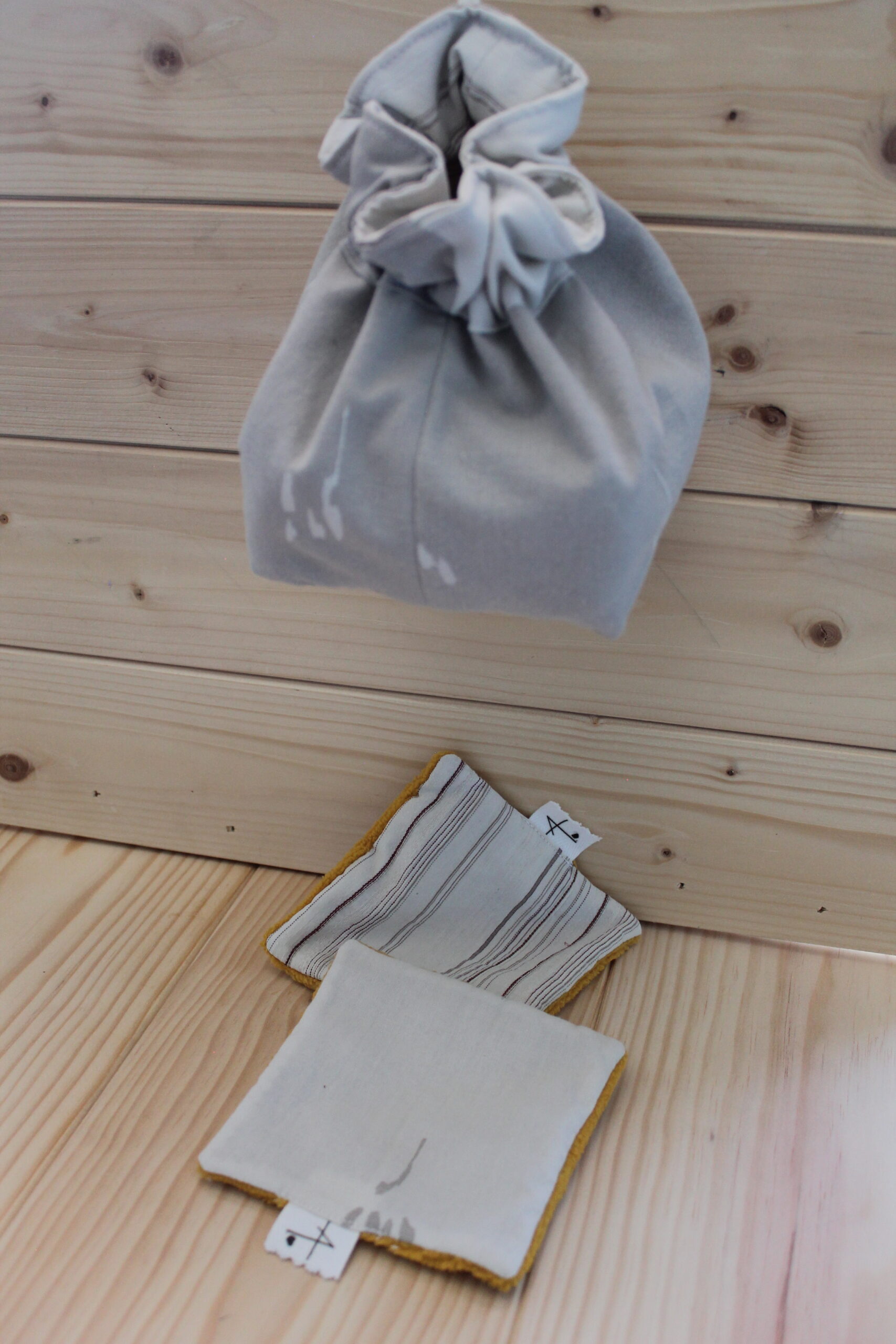 10 lingettes lavables et leur pochon distributeur – Image 2