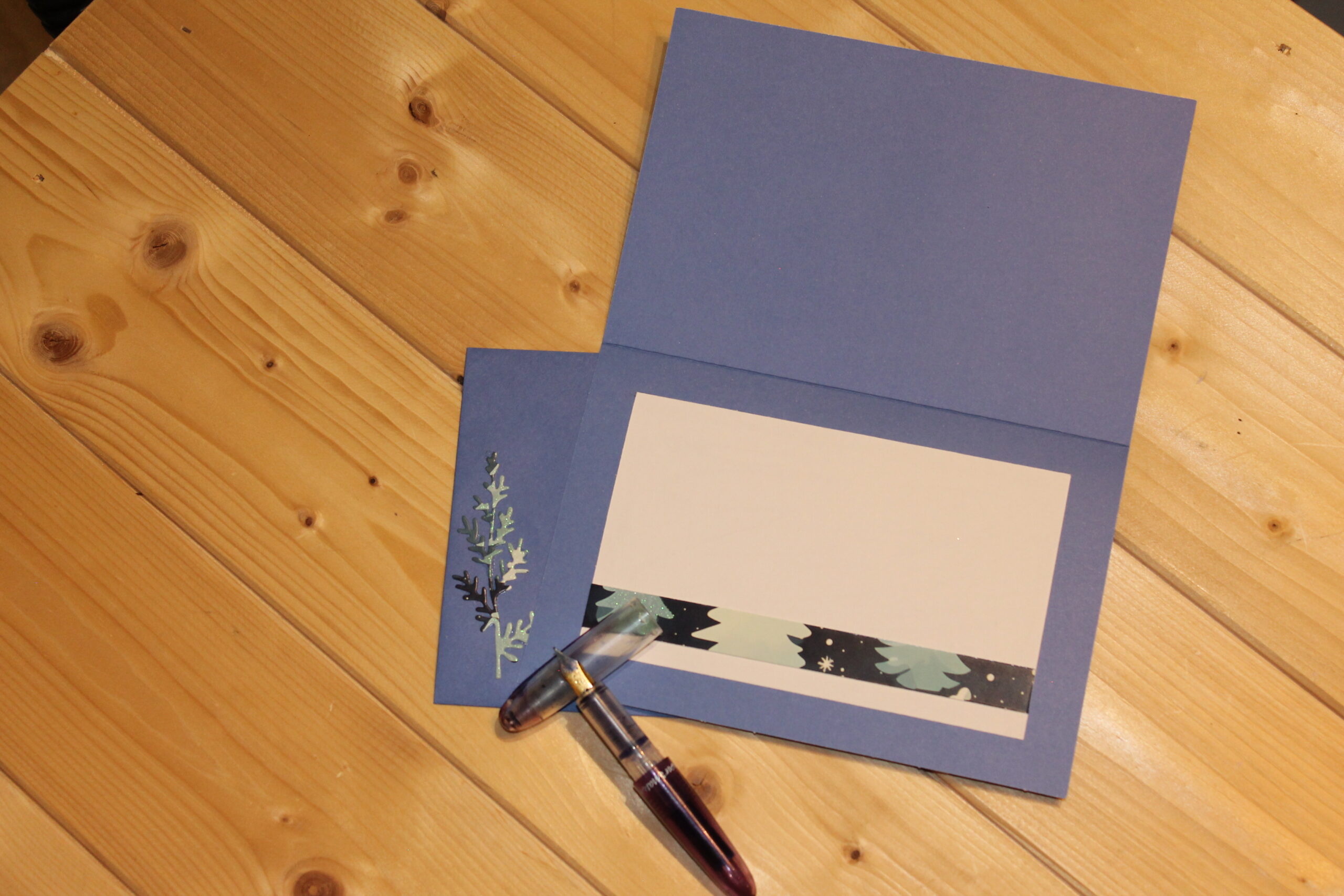 Carte Saison scintillante sous les sapins – Image 3